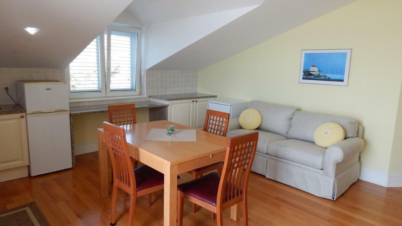 Seafront Apartments Nemira Омиш Экстерьер фото