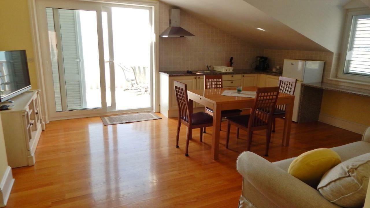 Seafront Apartments Nemira Омиш Экстерьер фото