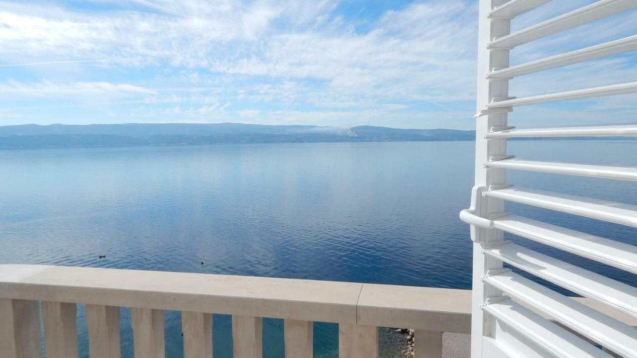 Seafront Apartments Nemira Омиш Экстерьер фото