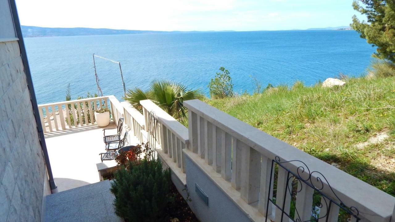 Seafront Apartments Nemira Омиш Экстерьер фото