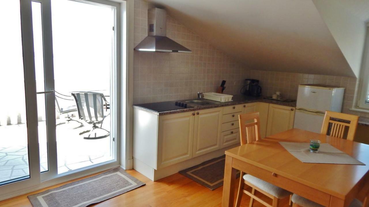 Seafront Apartments Nemira Омиш Экстерьер фото