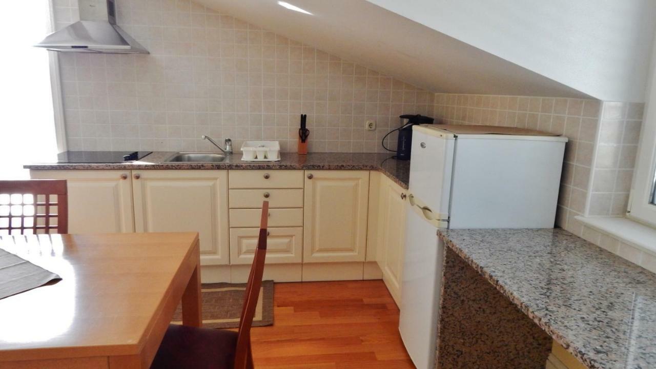 Seafront Apartments Nemira Омиш Экстерьер фото