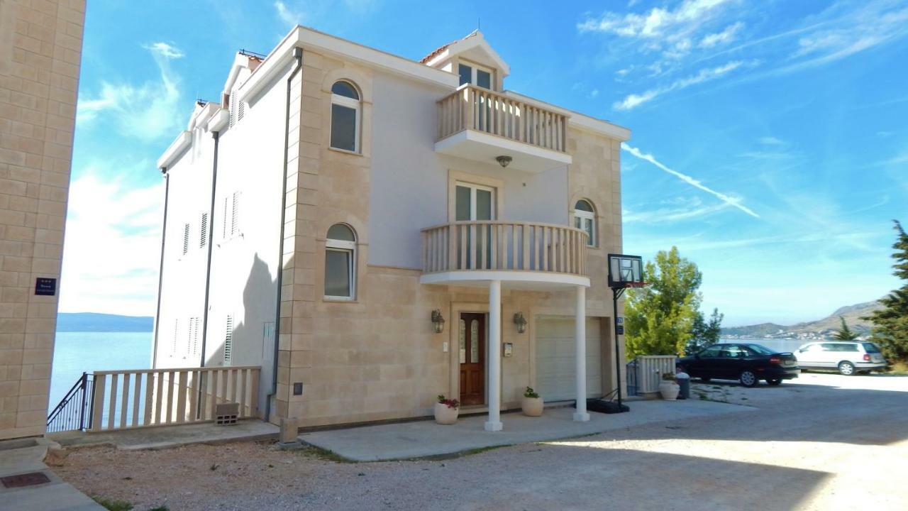 Seafront Apartments Nemira Омиш Экстерьер фото