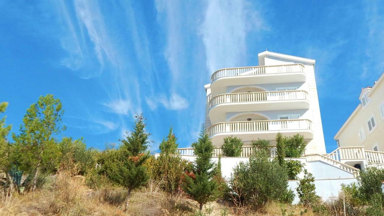 Seafront Apartments Nemira Омиш Экстерьер фото