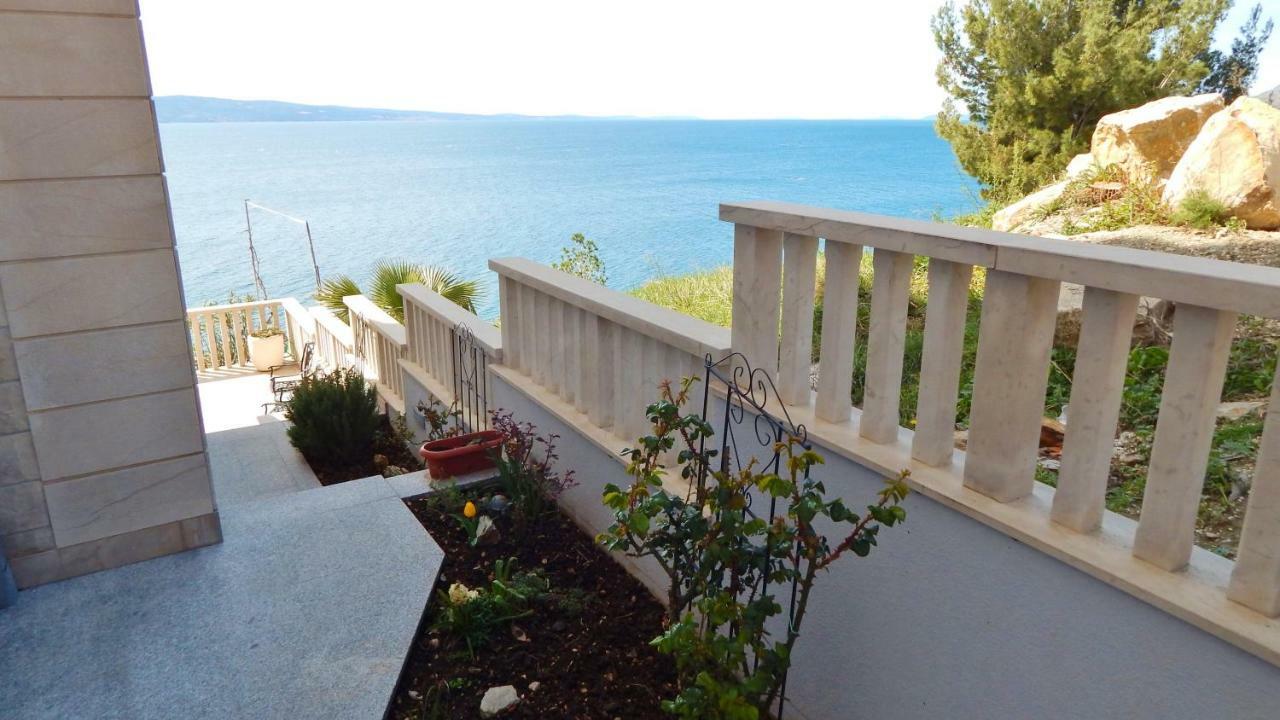 Seafront Apartments Nemira Омиш Экстерьер фото