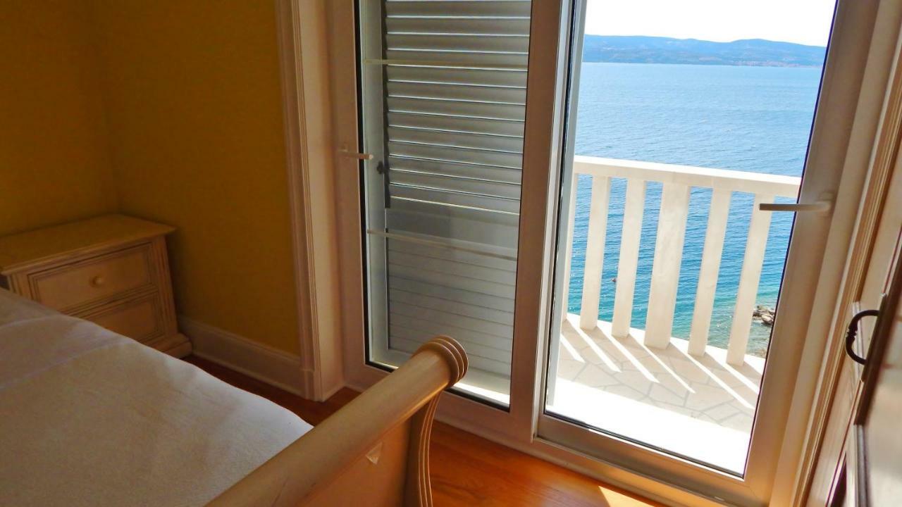 Seafront Apartments Nemira Омиш Экстерьер фото