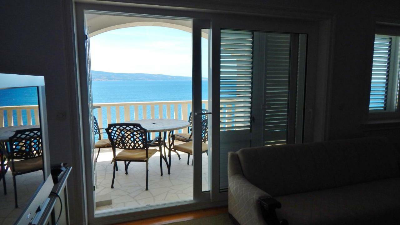 Seafront Apartments Nemira Омиш Экстерьер фото